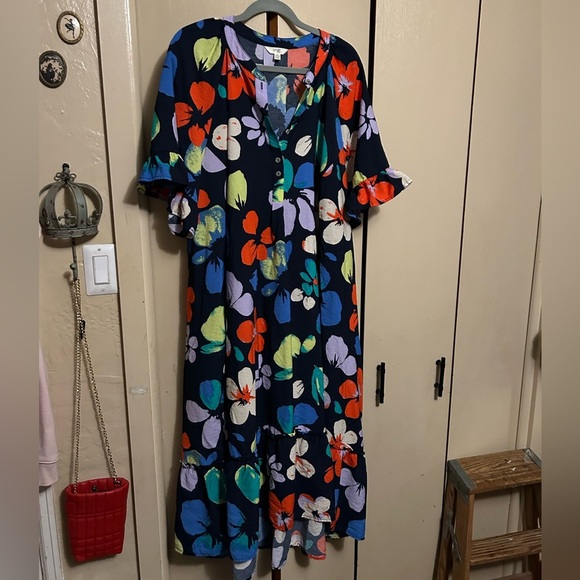 Terra & Sky Dresses & Skirts - Floral hi/low dress size 3X